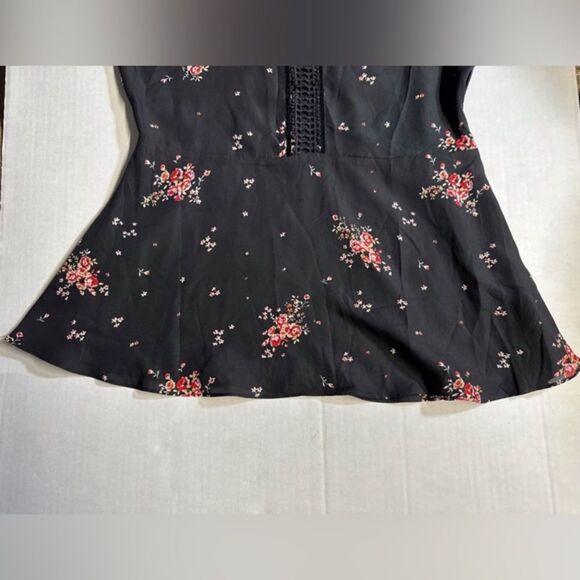 Show me Your MuMu Black Floral Tunic Top, size S NWT - Picture 10 of 15